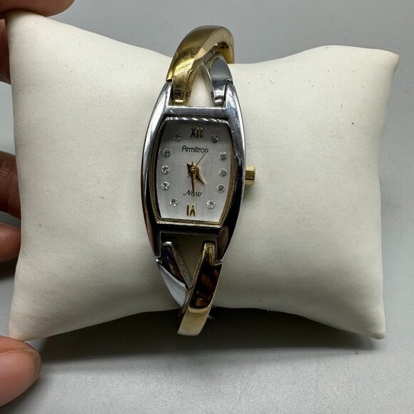 3/$30 Armitron Watch Women Silver Tone Cross Over Band New Battery 6.5" - Picture 3 of 11
